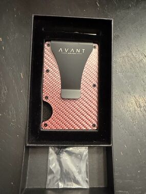 Avant New York Red Carbon Fiber Card Wallet with Clip